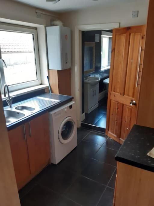 Medway Getaway - 3 Bed Home With Luxury Bathroom تشاتام المظهر الخارجي الصورة