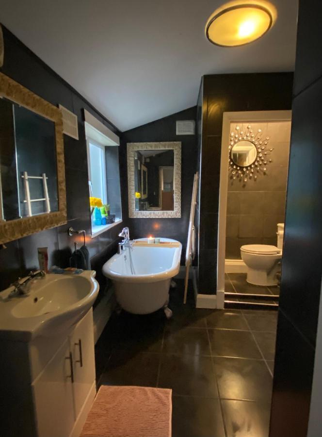 Medway Getaway - 3 Bed Home With Luxury Bathroom تشاتام المظهر الخارجي الصورة