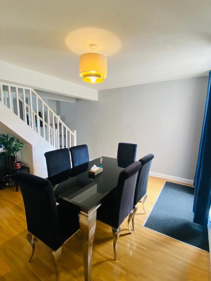 Medway Getaway - 3 Bed Home With Luxury Bathroom تشاتام المظهر الخارجي الصورة