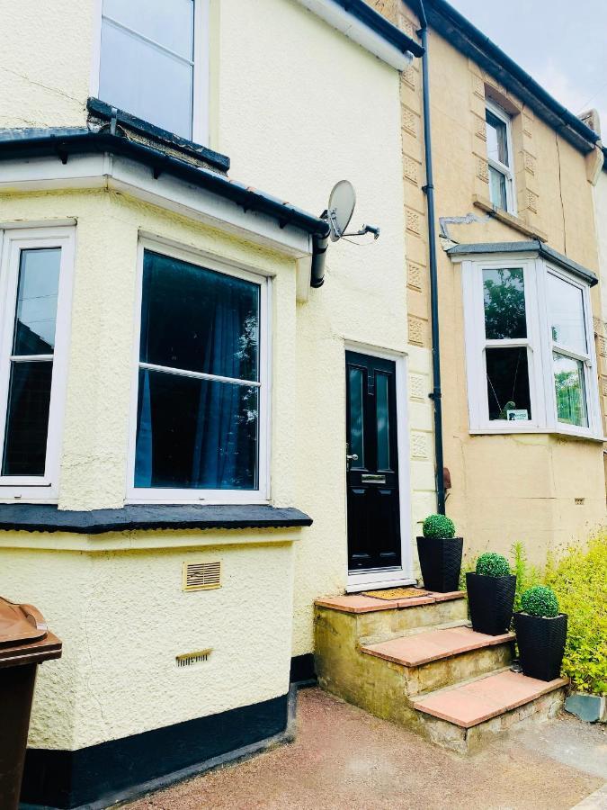 Medway Getaway - 3 Bed Home With Luxury Bathroom تشاتام المظهر الخارجي الصورة
