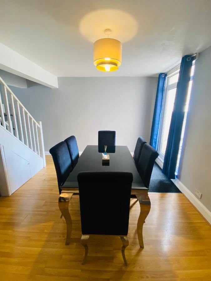 Medway Getaway - 3 Bed Home With Luxury Bathroom تشاتام المظهر الخارجي الصورة